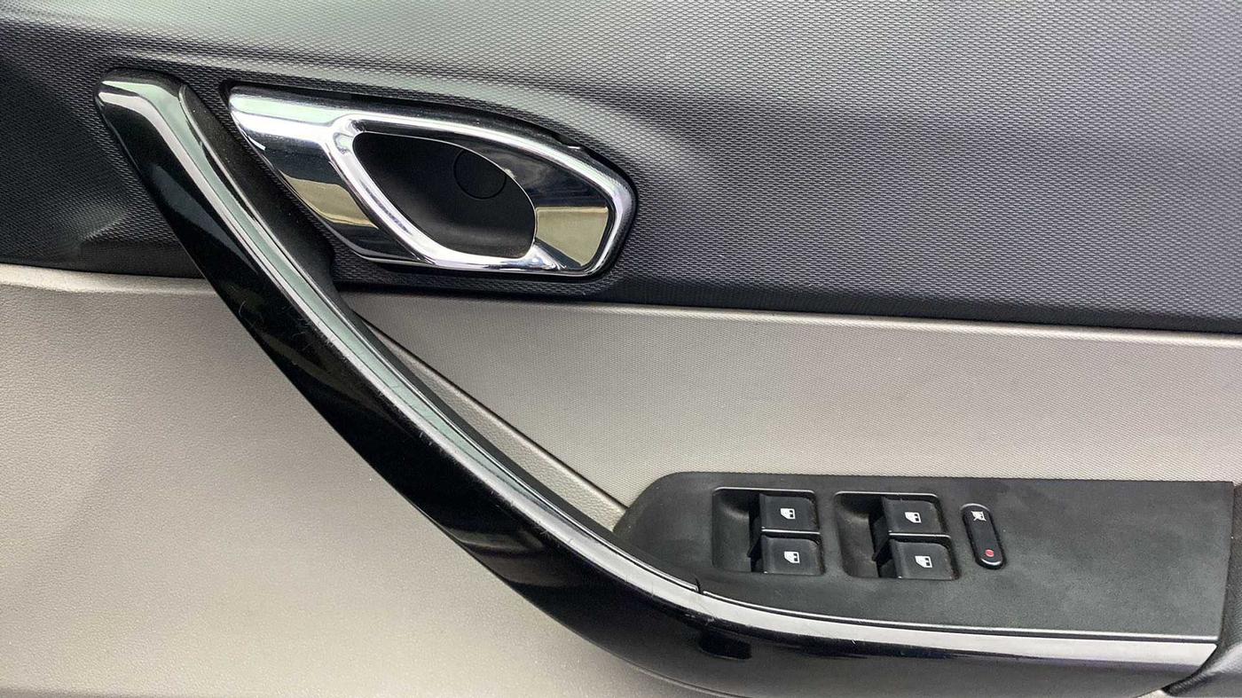 2017 Tata Tiago XZ PETROL, Petrol, Manual, 61,624 km, Driver Side Door Panels Control