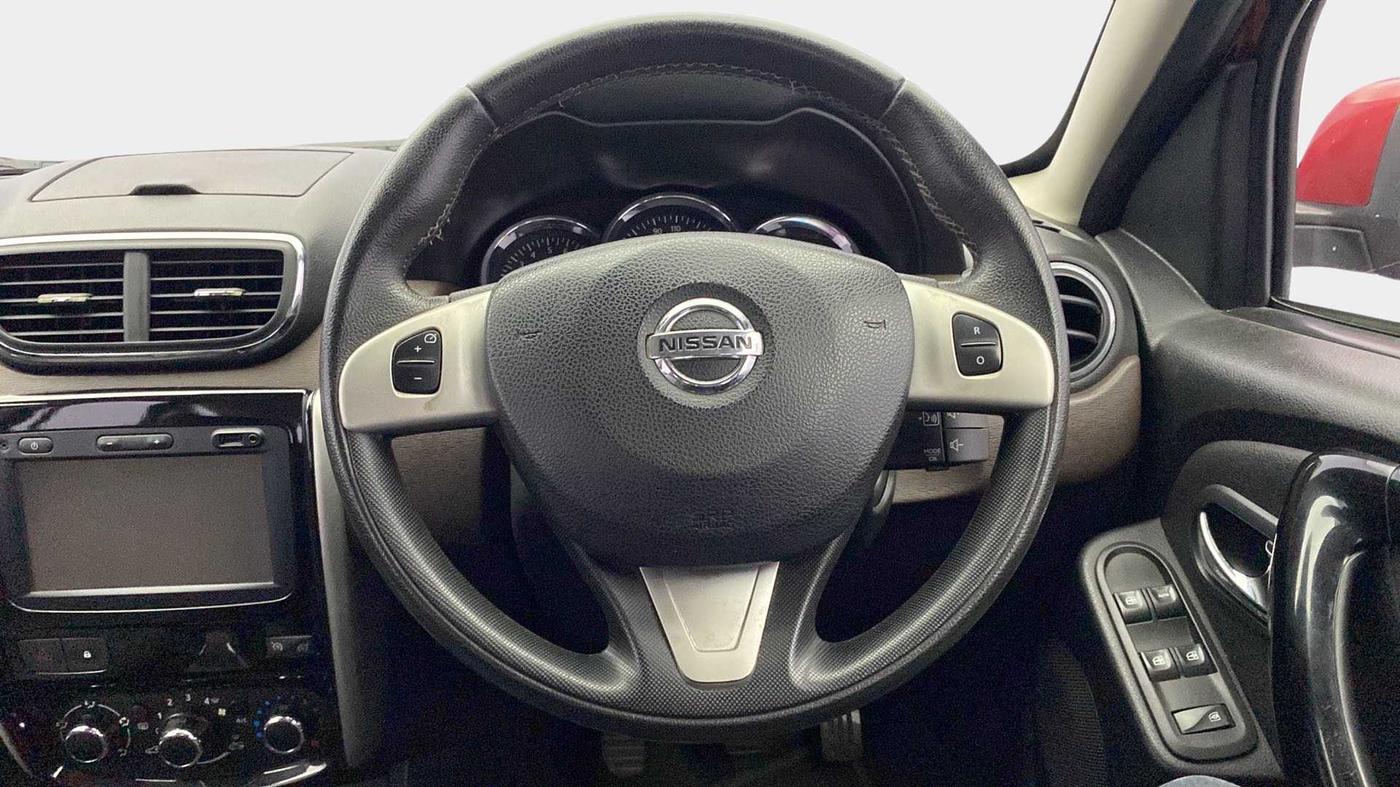 2017 Nissan Terrano XV D THP PREMIUM 110 PS, Diesel, Manual, 1,03,084 km, Steering Wheel Close Up