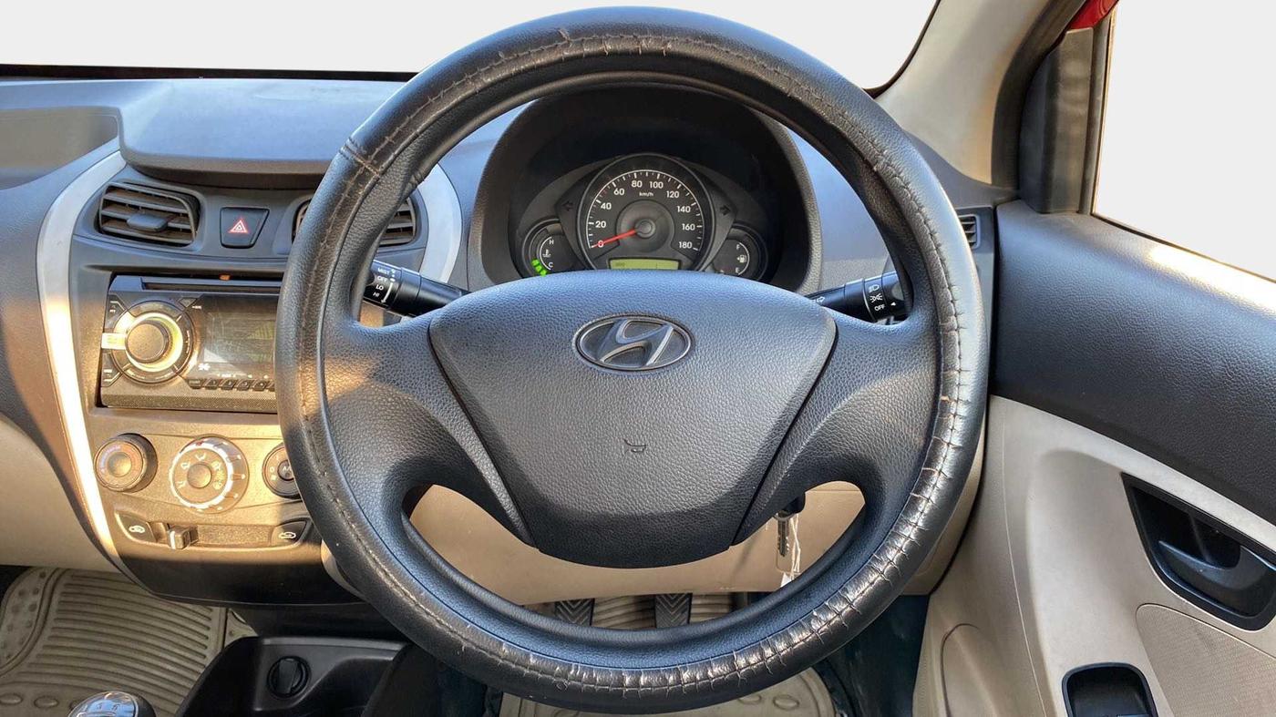 2016 Hyundai Eon ERA +, Petrol, Manual, 38,952 km, Steering Wheel Close Up
