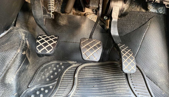 2016 Volkswagen Polo COMFORTLINE 1.2L, Petrol, Manual, 33,463 km, Pedals