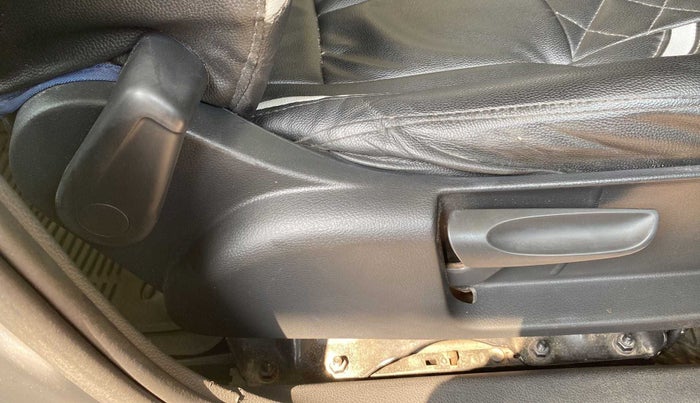 2016 Volkswagen Polo COMFORTLINE 1.2L, Petrol, Manual, 33,463 km, Driver Side Adjustment Panel