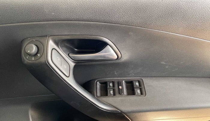 2016 Volkswagen Polo COMFORTLINE 1.2L, Petrol, Manual, 33,463 km, Driver Side Door Panels Control