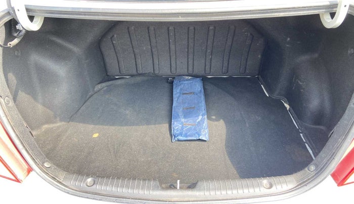 2012 Hyundai Verna FLUIDIC 1.6 CRDI EX, Diesel, Manual, 96,687 km, Boot Inside