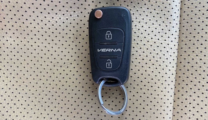 2012 Hyundai Verna FLUIDIC 1.6 CRDI EX, Diesel, Manual, 96,687 km, Key Close Up