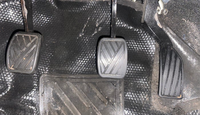 2016 Maruti Swift VXI, Petrol, Manual, 77,142 km, Pedals