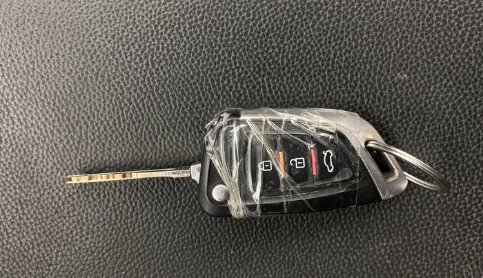 2016 Maruti Swift VXI, Petrol, Manual, 77,142 km, Key Close Up