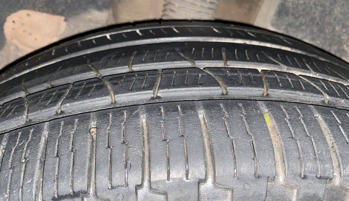 2018 Hyundai Tucson GLS 4WD AT DIESEL, Diesel, Automatic, 1,28,073 km, Right Rear Tyre Tread