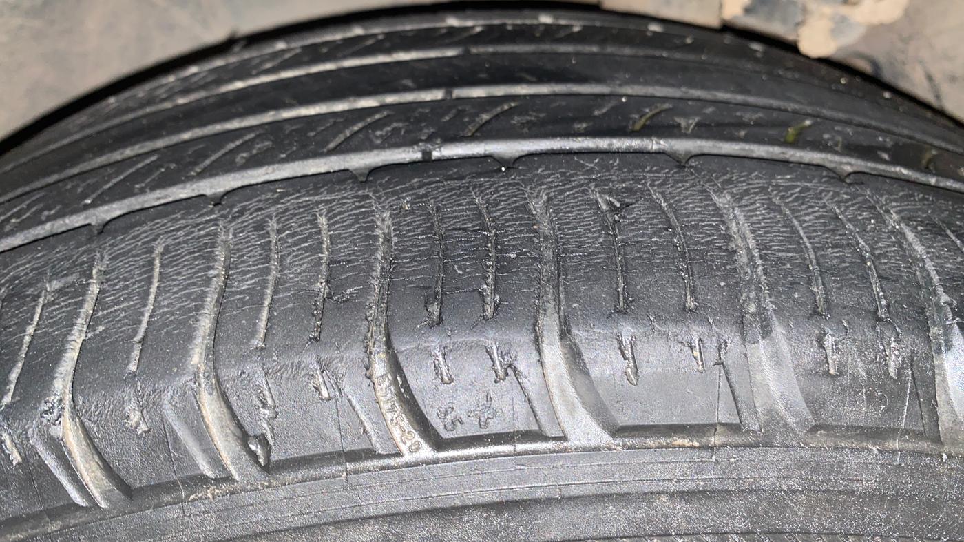 2018 Hyundai Tucson GLS 4WD AT DIESEL, Diesel, Automatic, 1,28,073 km, Left Front Tyre Tread
