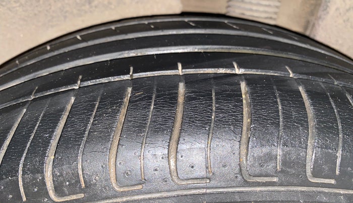 2018 Hyundai Tucson GLS 4WD AT DIESEL, Diesel, Automatic, 1,28,073 km, Left Rear Tyre Tread