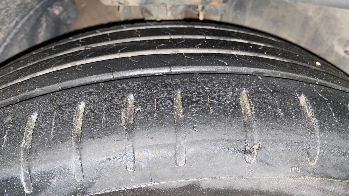 2018 Hyundai Tucson GLS 4WD AT DIESEL, Diesel, Automatic, 1,28,073 km, Right Front Tyre Tread