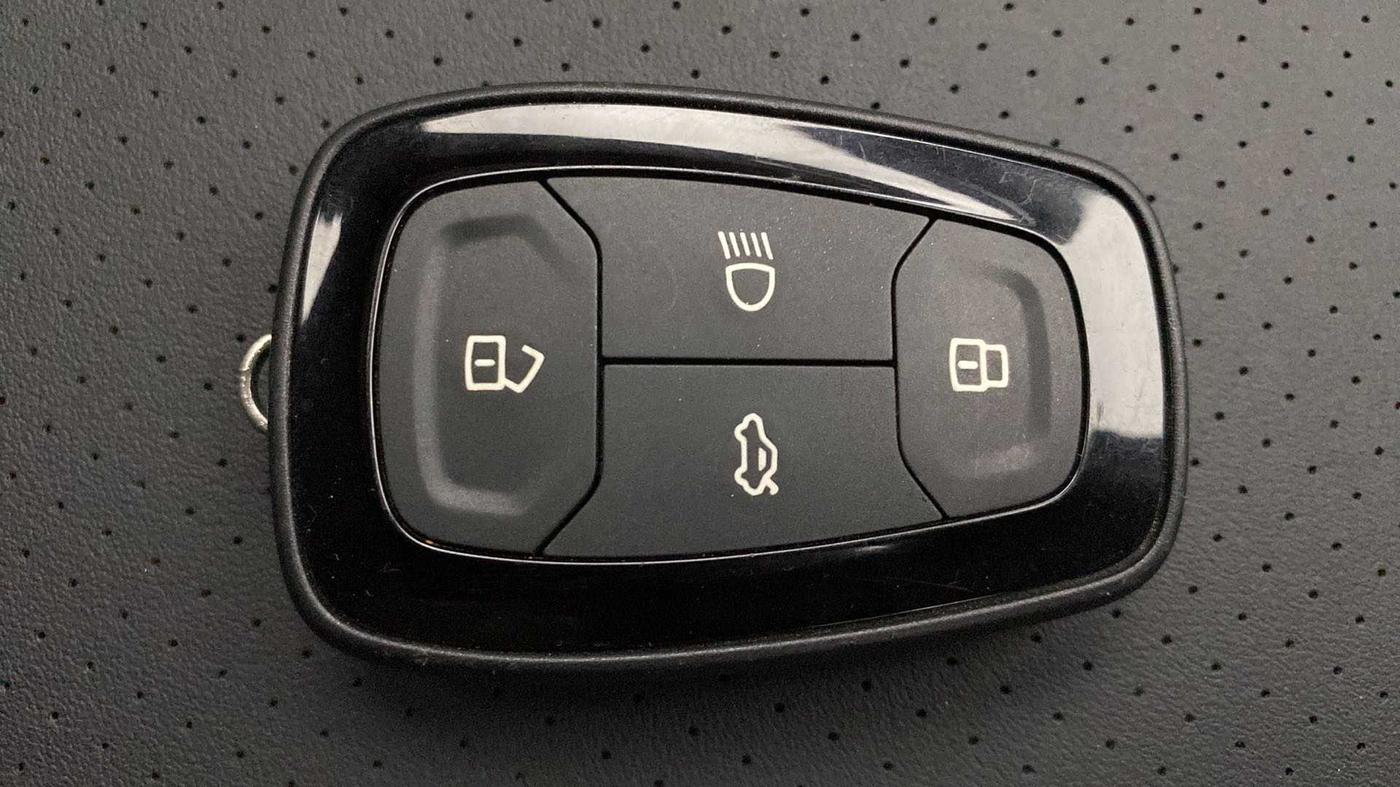 2022 Tata ALTROZ XZ PLUS PETROL, Petrol, Manual, 4,422 km, Key Close Up