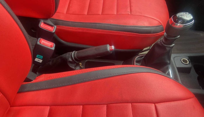 2019 Renault Kwid RXT 1.0 (O), Petrol, Manual, 11,341 km, Gear Lever