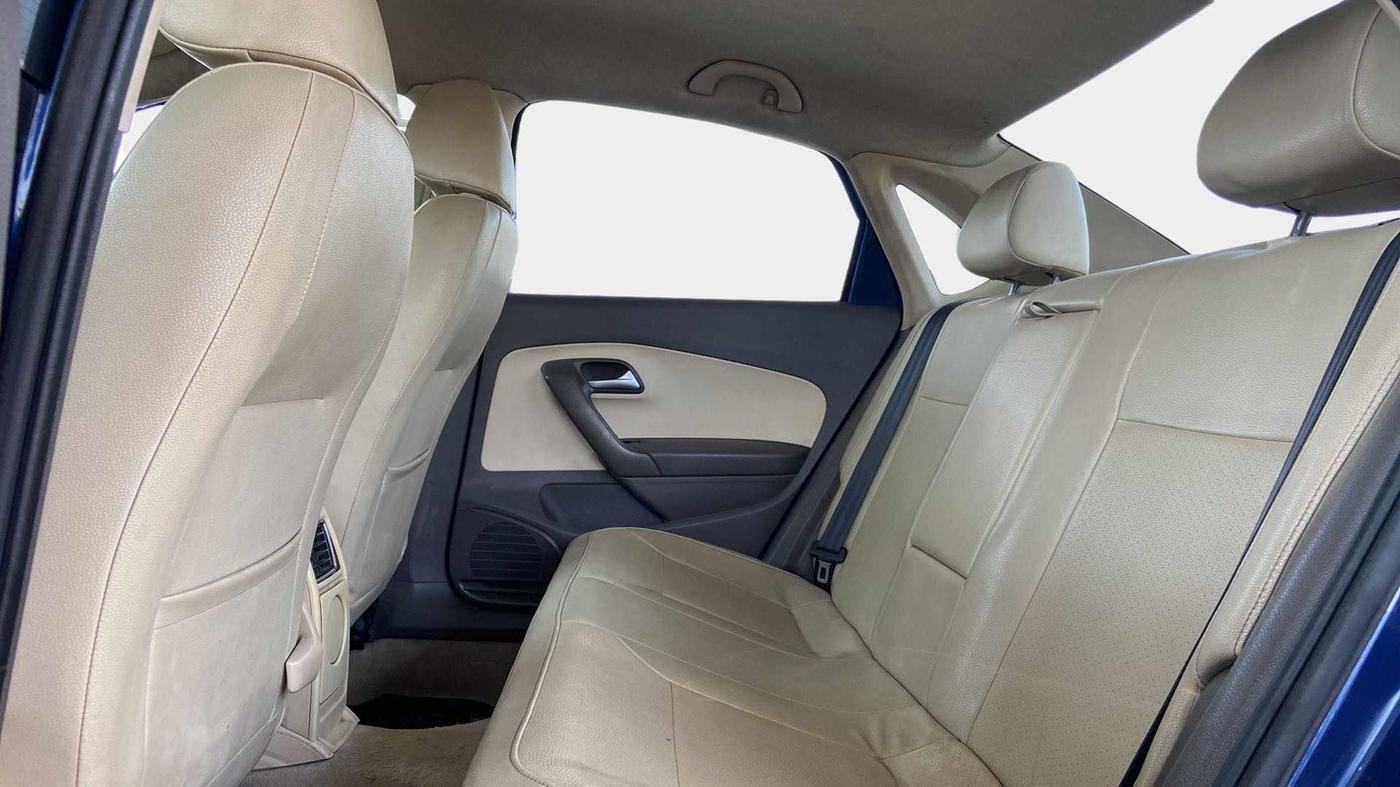 2014 Volkswagen Vento HIGHLINE DIESEL 1.6, Diesel, Manual, 1,05,725 km, Right Side Rear Door Cabin