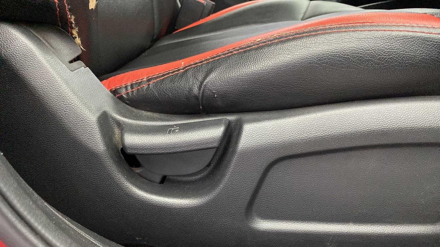 2017 Hyundai Elite i20 MAGNA EXECUTIVE 1.2, Petrol, Manual, 76,542 km, Driver Side Adjustment Panel