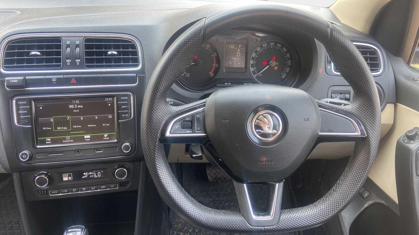 2019 Skoda Rapid AMBITION 1.6 MPI AT, Petrol, Automatic, 17,001 km, Steering Wheel Close Up