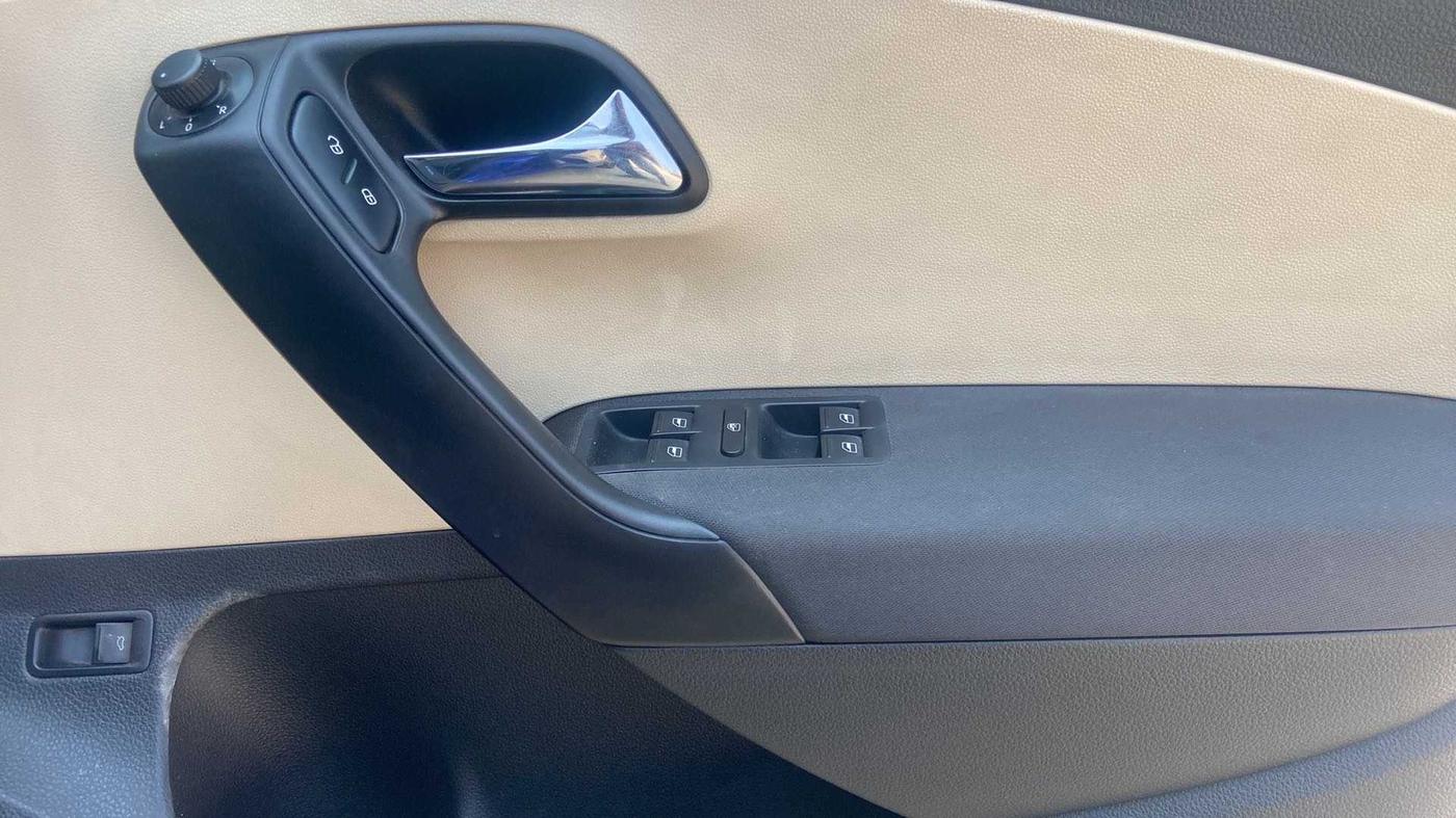 2019 Skoda Rapid AMBITION 1.6 MPI AT, Petrol, Automatic, 17,001 km, Driver Side Door Panels Control