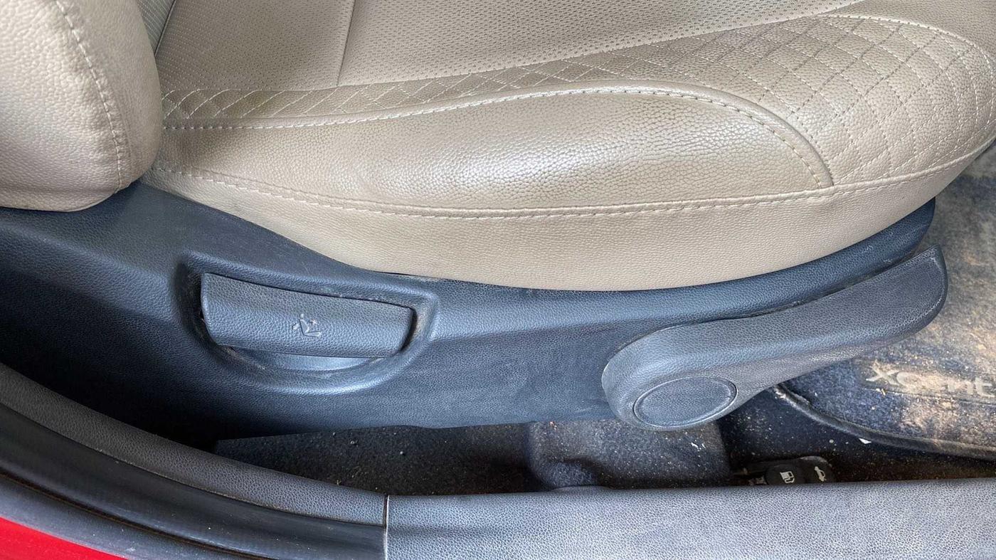 2016 Hyundai Xcent S 1.2, Petrol, Manual, 23,132 km, Driver Side Adjustment Panel