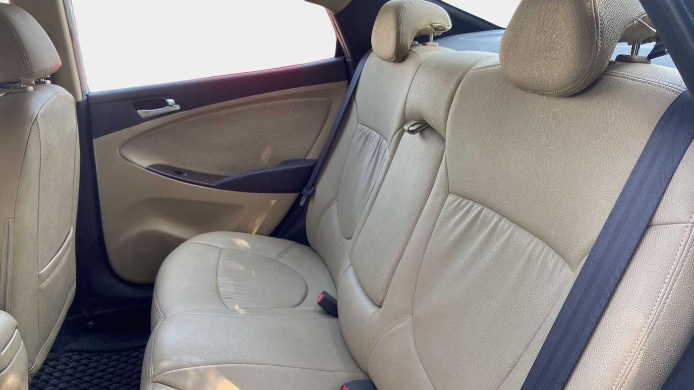 2013 Hyundai Verna FLUIDIC 1.6 VTVT SX, Petrol, Manual, 70,137 km, Right Side Rear Door Cabin