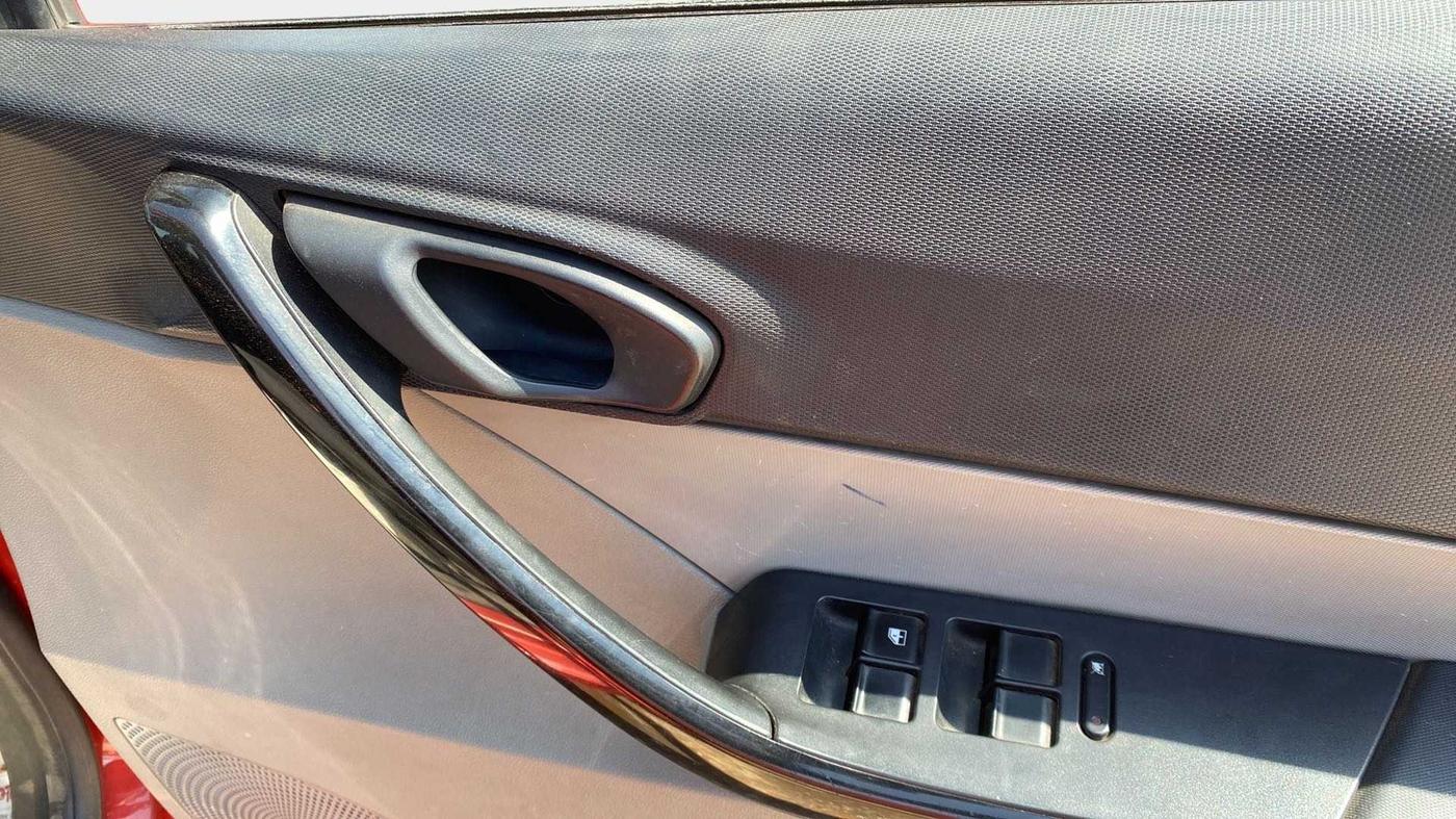 2017 Tata Tiago XT PETROL, Petrol, Manual, 57,071 km, Driver Side Door Panels Control