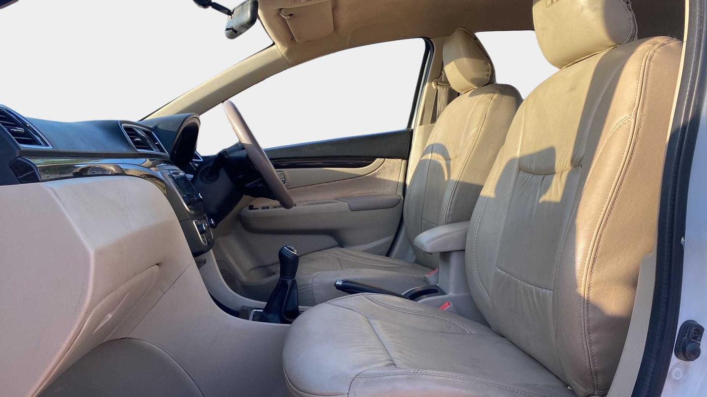 2017 Maruti Ciaz VDI+ SHVS, Diesel, Manual, 82,497 km, Right Side Front Door Cabin