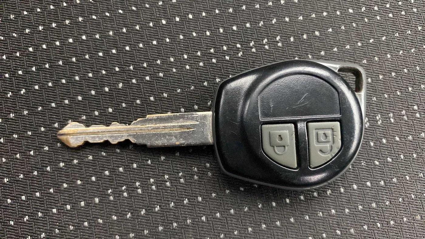 2017 Maruti Swift LXI (O), Petrol, Manual, 20,187 km, Key Close Up