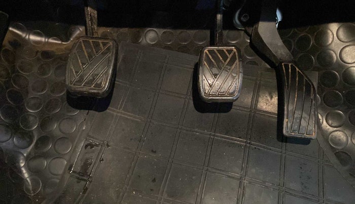 2017 Maruti Swift LXI (O), Petrol, Manual, 20,187 km, Pedals