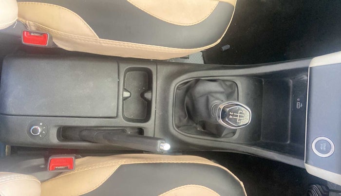 2022 Renault TRIBER RXZ, Petrol, Manual, 29,759 km, Gear Lever