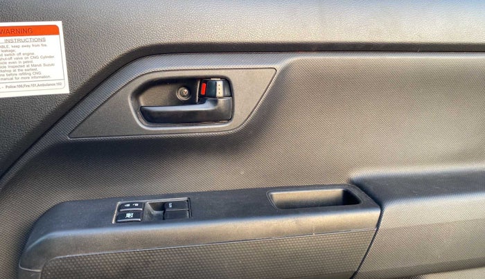 2020 Maruti New Wagon-R LXI CNG 1.0, CNG, Manual, 32,144 km, Driver Side Door Panels Control