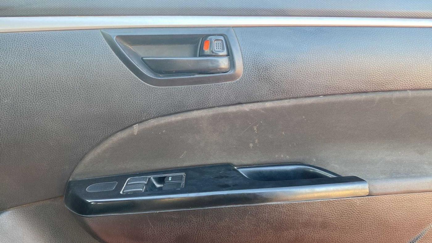 2015 Maruti Swift LXI (O), Petrol, Manual, 93,726 km, Driver Side Door Panels Control