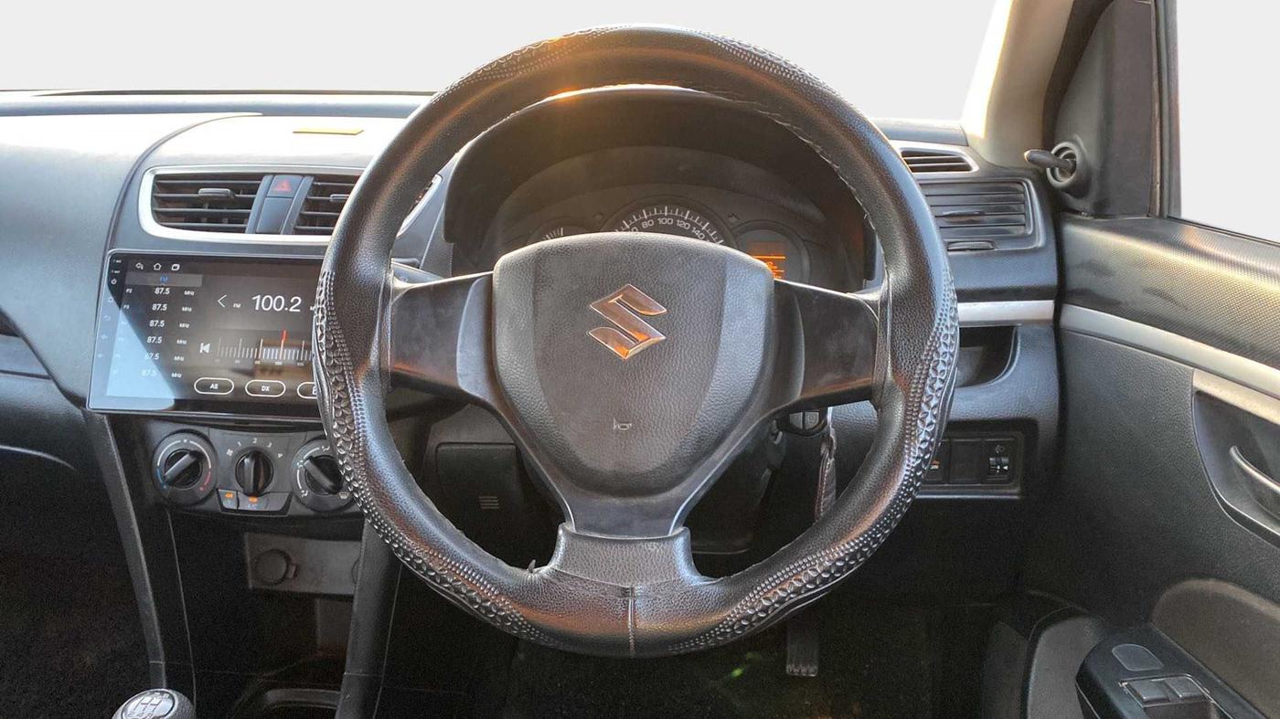 2015 Maruti Swift LXI (O), Petrol, Manual, 93,726 km, Steering Wheel Close Up