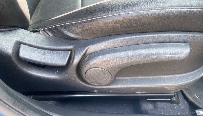 2019 Hyundai Elite i20 SPORTZ PLUS  1.2 CVT, Petrol, Automatic, 9,219 km, Driver Side Adjustment Panel