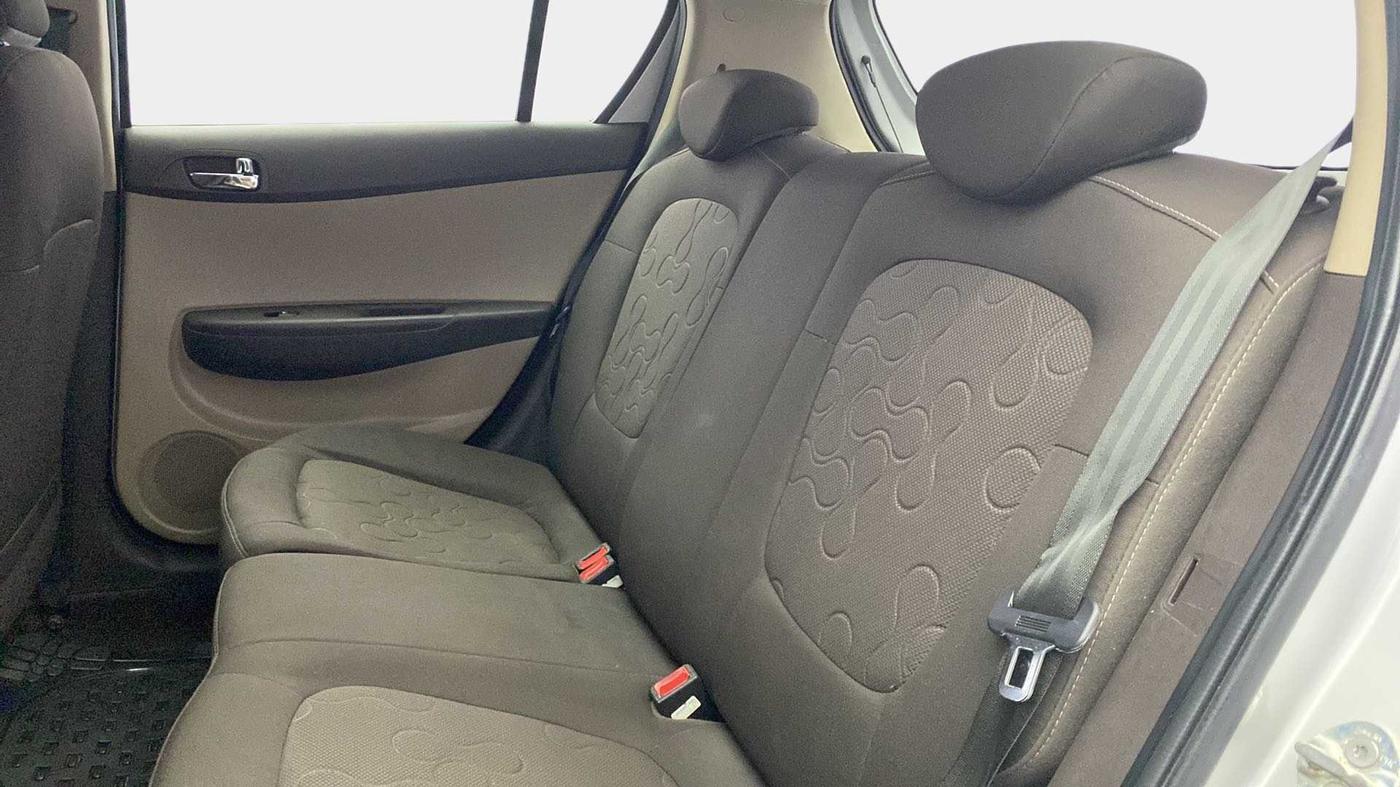 2012 Hyundai i20 SPORTZ 1.2, Petrol, Manual, 82,976 km, Right Side Rear Door Cabin