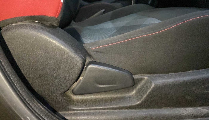 2021 Renault Kwid RXT 1.0 (O), Petrol, Manual, 27,327 km, Driver Side Adjustment Panel