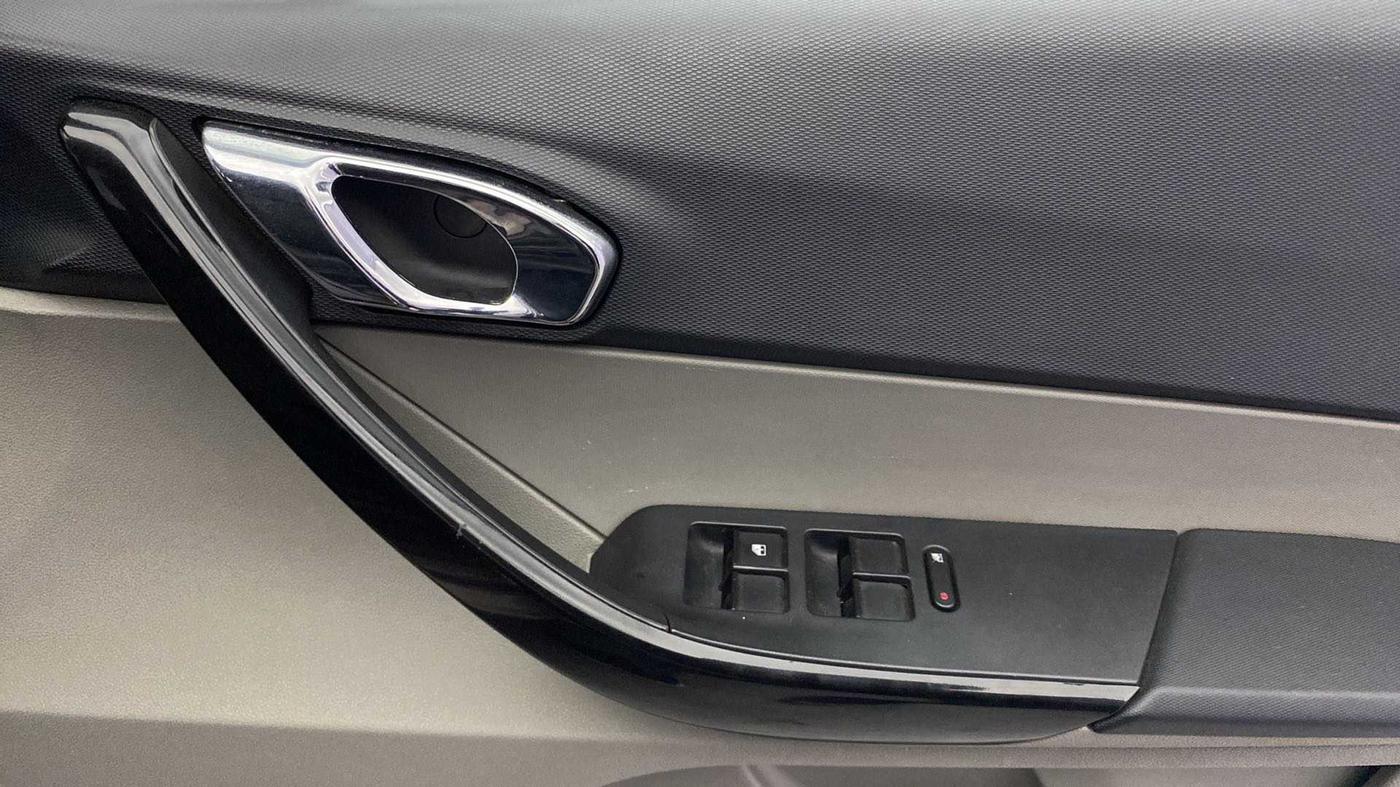 2019 Tata Tiago XZ PLUS PETROL, Petrol, Manual, 24,908 km, Driver Side Door Panels Control