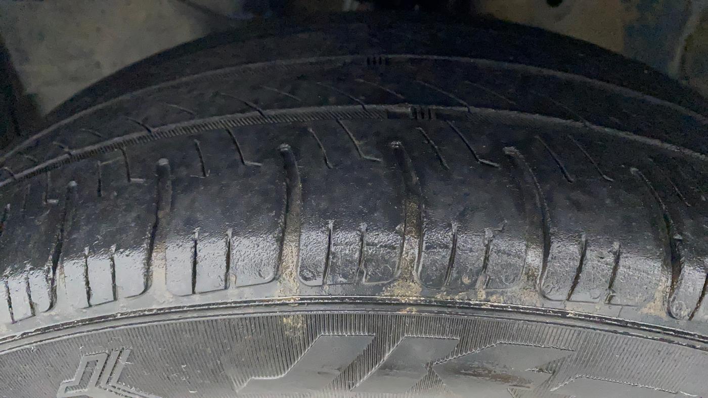 2014 Honda Brio S MT, Petrol, Manual, 74,714 km, Left Front Tyre Tread