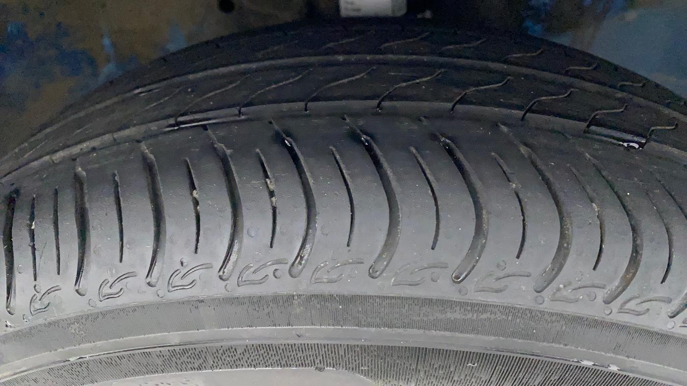 2014 Honda Brio S MT, Petrol, Manual, 74,714 km, Right Front Tyre Tread