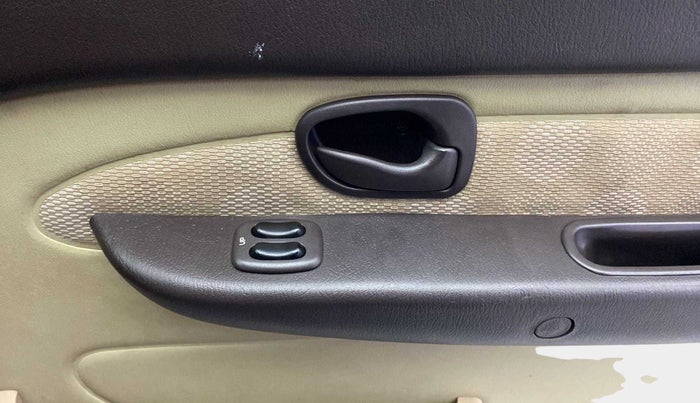 2011 Hyundai Santro Xing GL PLUS, Petrol, Manual, 27,574 km, Driver Side Door Panels Control