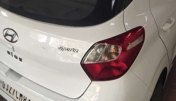 2019 Hyundai GRAND I10 NIOS SPORTZ AMT 1.2 KAPPA VTVT, Petrol, Automatic, 70,912 km, Dicky (Boot door) - Minor scratches