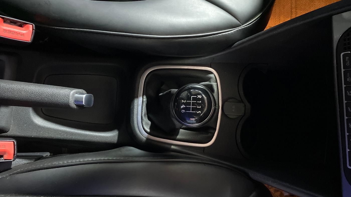 2022 Volkswagen Polo HIGHLINE PLUS 1.0L TSI, Petrol, Manual, 25,826 km, Gear Lever