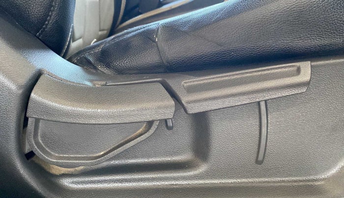 2020 Hyundai GRAND I10 NIOS MAGNA CORPORATE EDITION 1.2 KAPPA VTVT, Petrol, Manual, 58,733 km, Driver Side Adjustment Panel