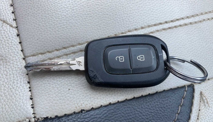 2021 Nissan MAGNITE XL, Petrol, Manual, 21,321 km, Key Close Up
