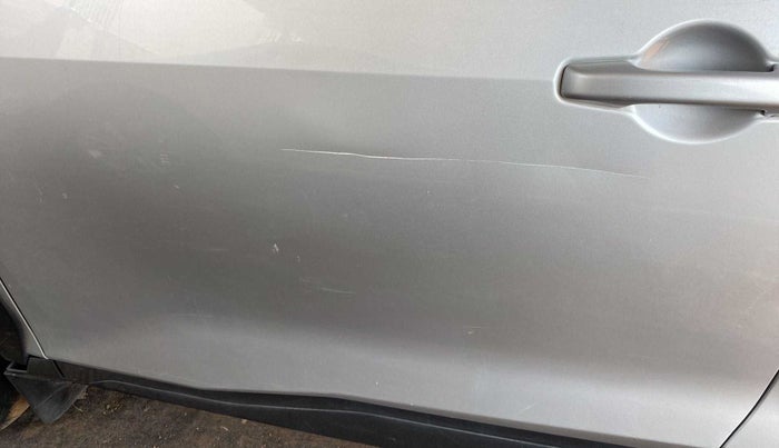 2021 Nissan MAGNITE XL, Petrol, Manual, 21,321 km, Front passenger door - Slightly dented