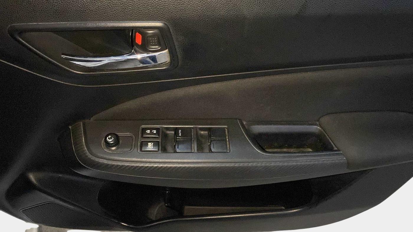 2018 Maruti Swift VXI, Petrol, Manual, 61,648 km, Driver Side Door Panels Control