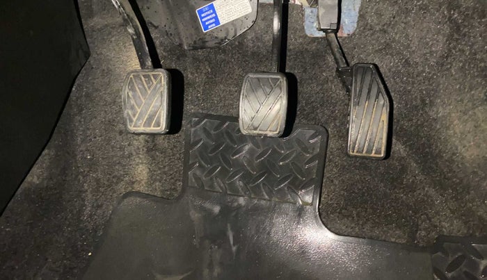 2018 Maruti Swift VXI, Petrol, Manual, 61,648 km, Pedals