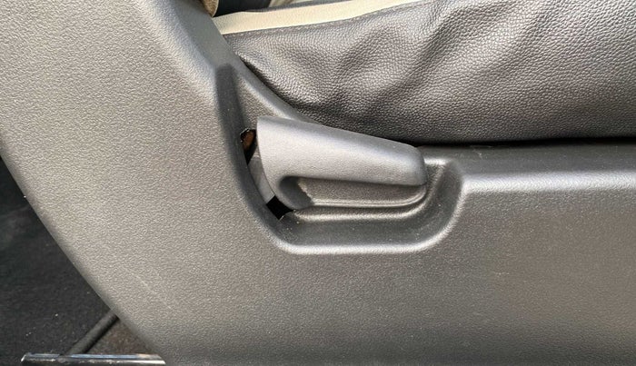 2016 Maruti Wagon R 1.0 VXI, CNG, Manual, 61,526 km, Driver Side Adjustment Panel