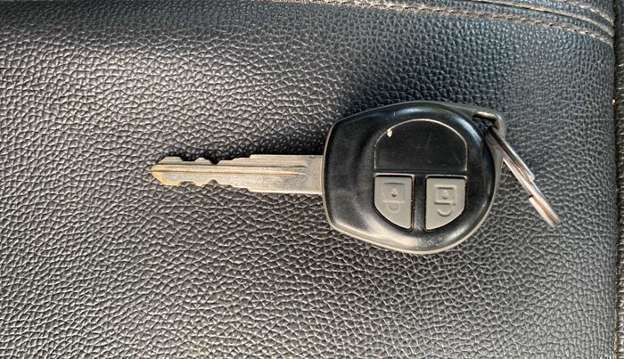 2016 Maruti Wagon R 1.0 VXI, CNG, Manual, 61,526 km, Key Close Up