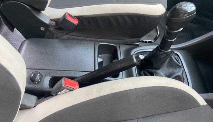 2019 Renault TRIBER RXL MT, Petrol, Manual, 42,886 km, Gear Lever