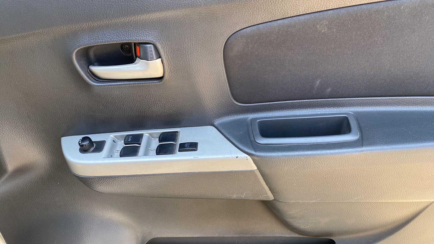 2012 Maruti Wagon R 1.0 VXI, Petrol, Manual, 73,634 km, Driver Side Door Panels Control