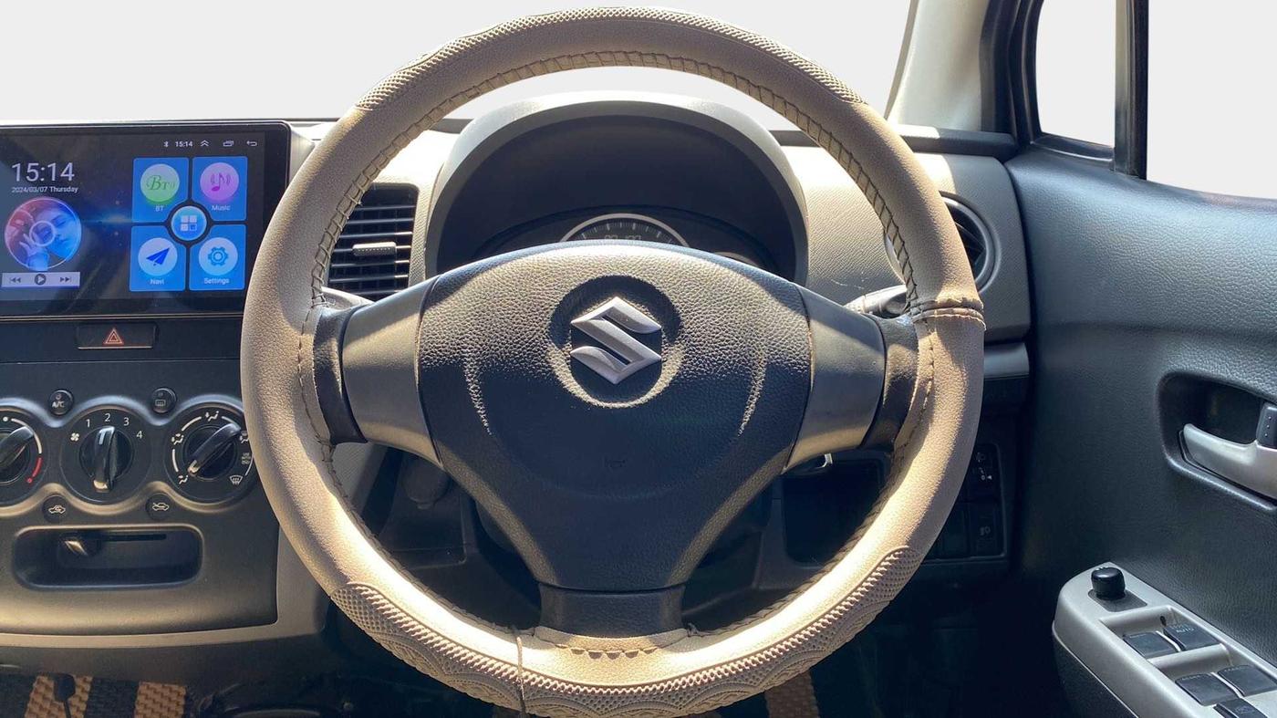 2012 Maruti Wagon R 1.0 VXI, Petrol, Manual, 73,634 km, Steering Wheel Close Up