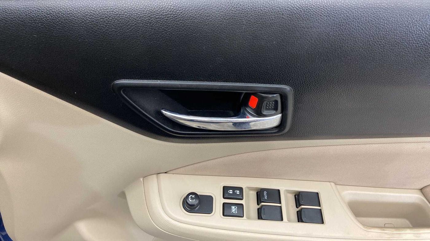 2018 Maruti Dzire VXI, Petrol, Manual, 43,102 km, Driver Side Door Panels Control